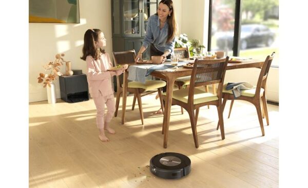 iRobot Roomba Combo™ j9+ Smart robot vacuum/mop with Wi-Fi and advanced Clean Base® - Image 7