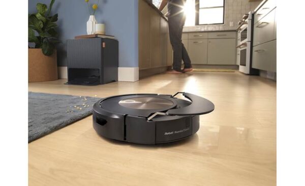 iRobot Roomba Combo™ j9+ Smart robot vacuum/mop with Wi-Fi and advanced Clean Base® - Image 8